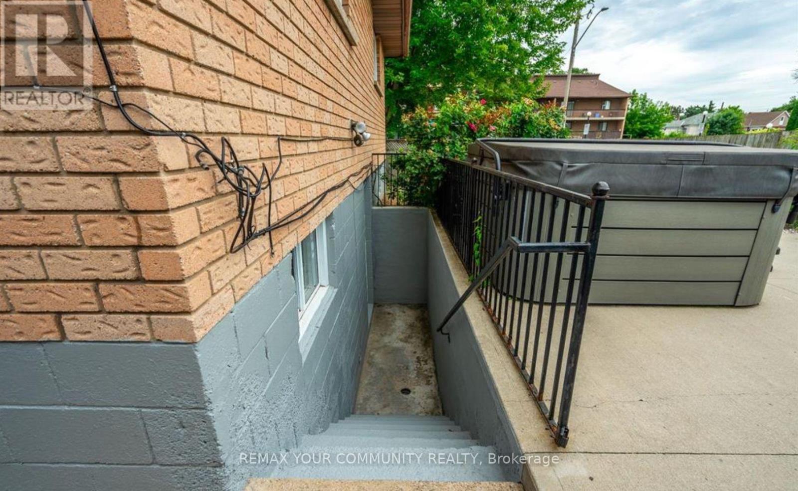 1 Picton Street W, Hamilton, Ontario  L8L 1E1 - Photo 2 - X12915440