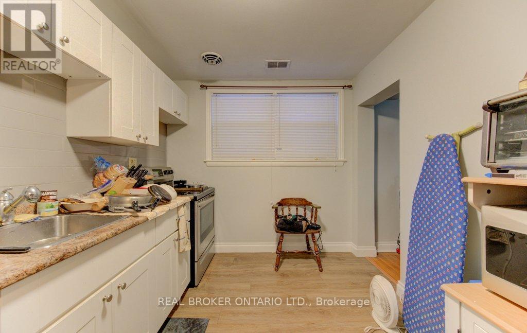 109 Eton Drive, Kitchener, Ontario  N2B 1N1 - Photo 8 - X12699584