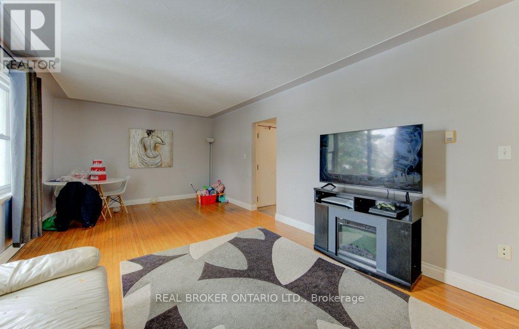 109 Eton Drive, Kitchener, Ontario  N2B 1N1 - Photo 33 - X12699584