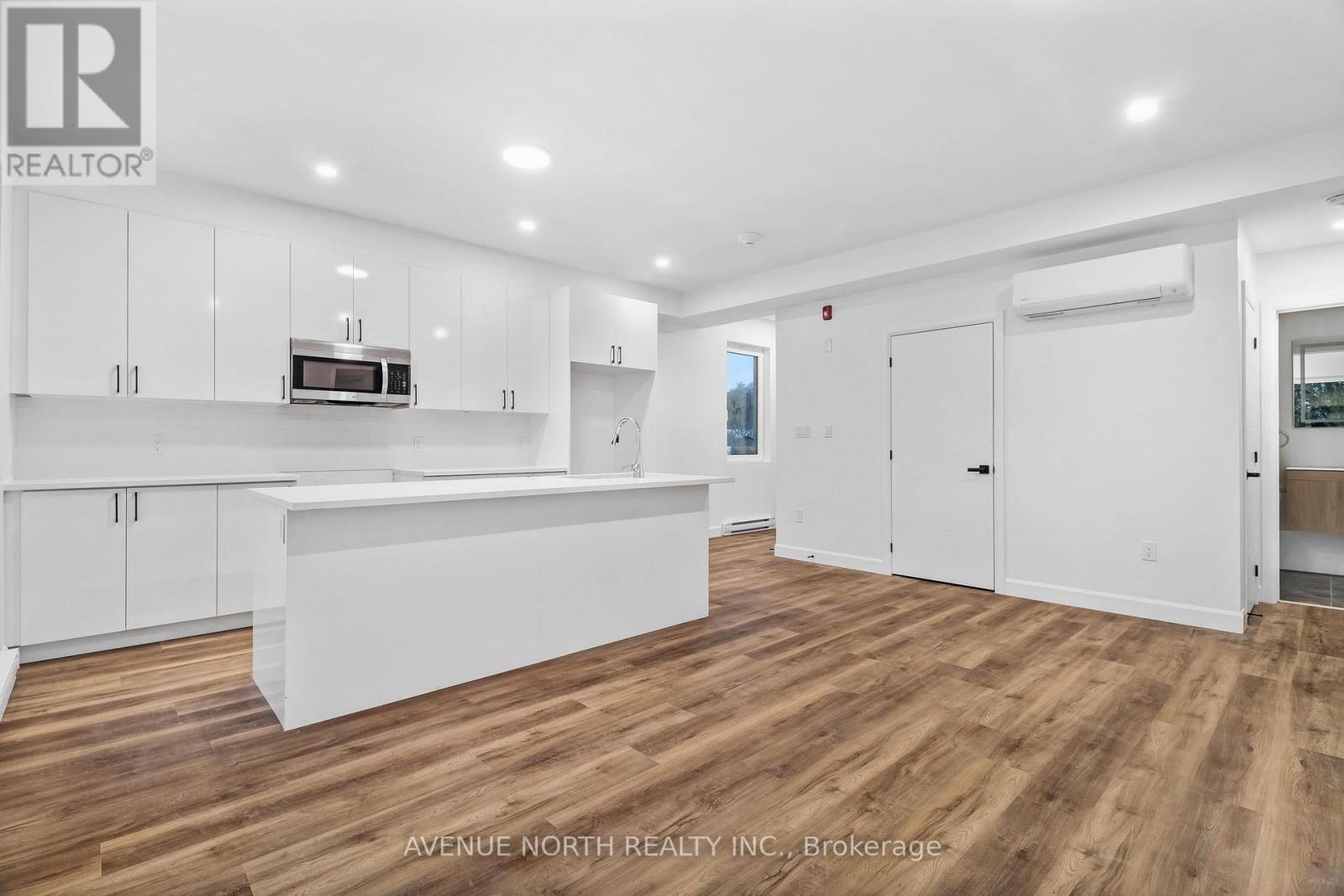 4 - 96 Jolliet Avenue, Ottawa, Ontario  K1L 5H2 - Photo 3 - X12606094