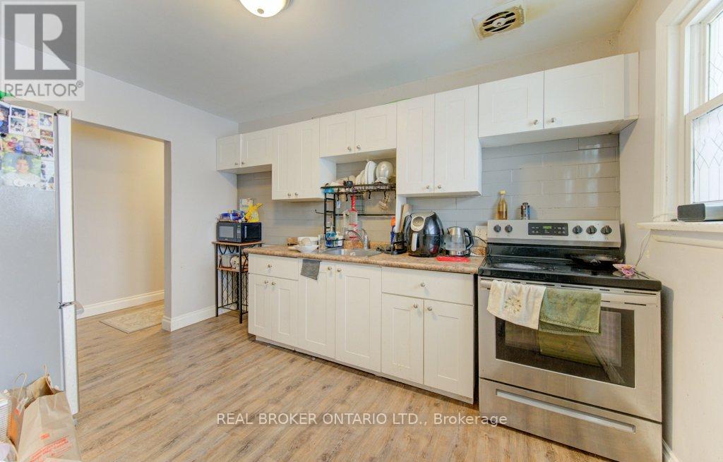 109 Eton Drive, Kitchener, Ontario  N2B 1N1 - Photo 27 - X12699584