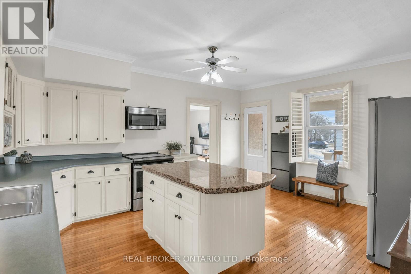 240 Elizabeth Street W, North Perth, Ontario  N4W 1E2 - Photo 13 - X12881748