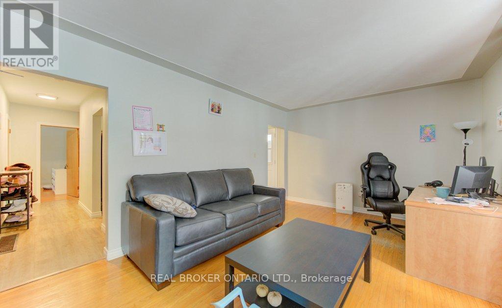 109 Eton Drive, Kitchener, Ontario  N2B 1N1 - Photo 16 - X12699584