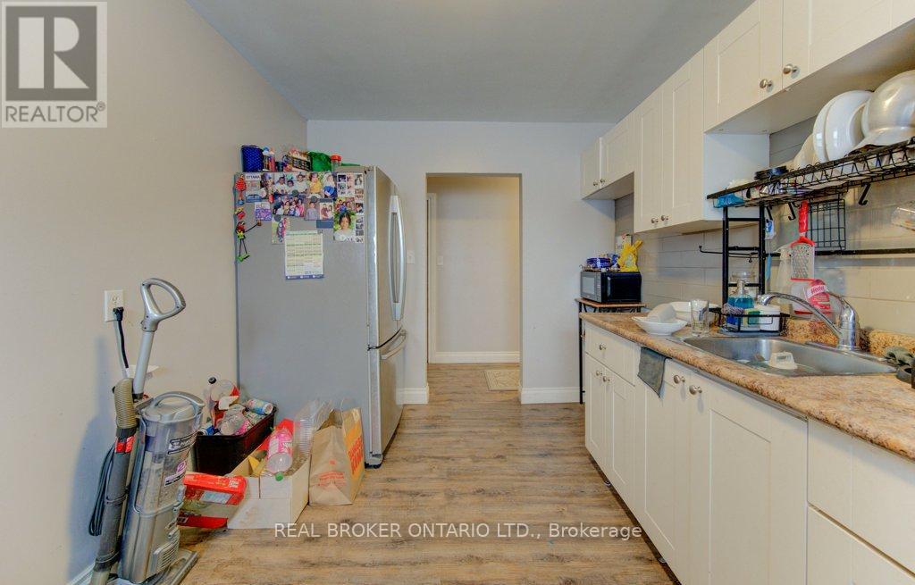 109 Eton Drive, Kitchener, Ontario  N2B 1N1 - Photo 28 - X12699584