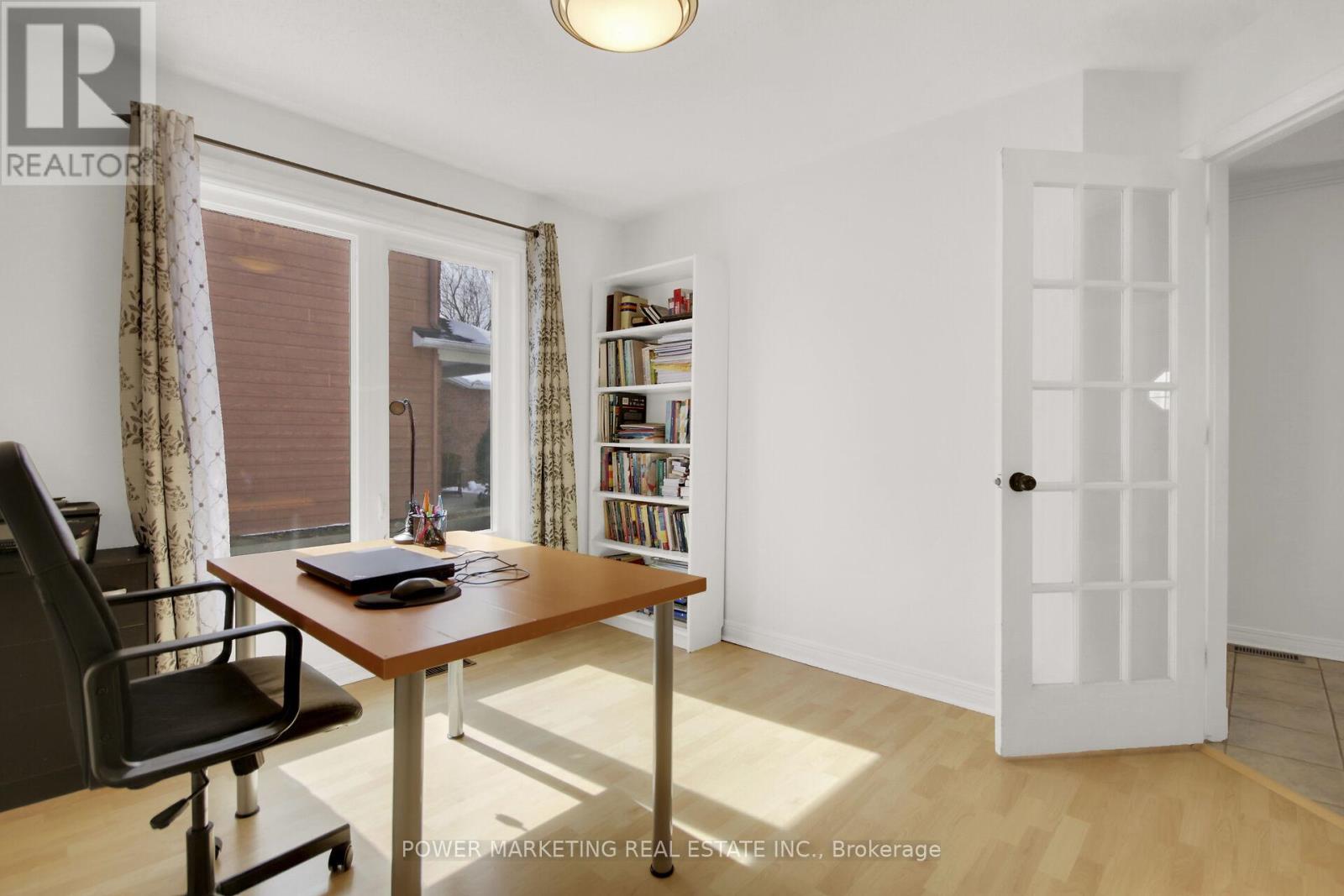 29 Taj Court, Ottawa, Ontario  K1G 5K7 - Photo 8 - X12914334