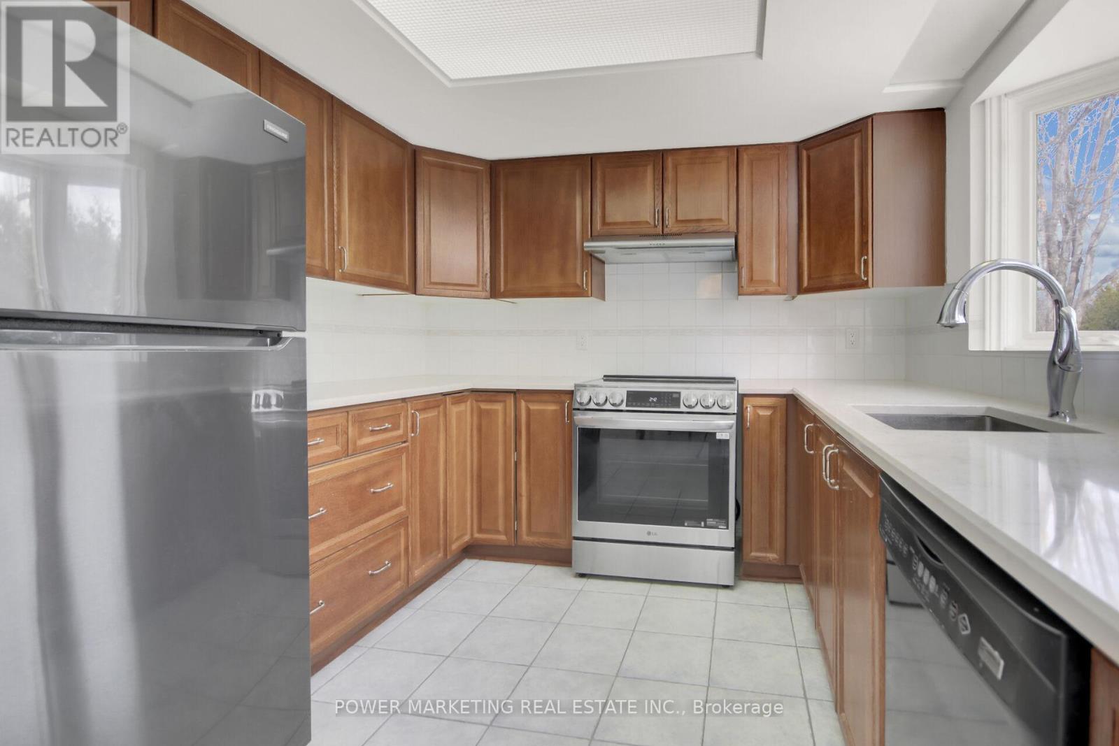 29 Taj Court, Ottawa, Ontario  K1G 5K7 - Photo 18 - X12914334