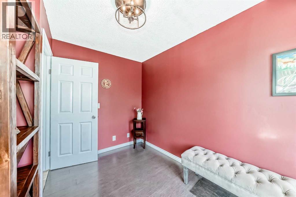 48 Midglen Way Se, Calgary, Alberta  T2X 1G4 - Photo 17 - A2290419