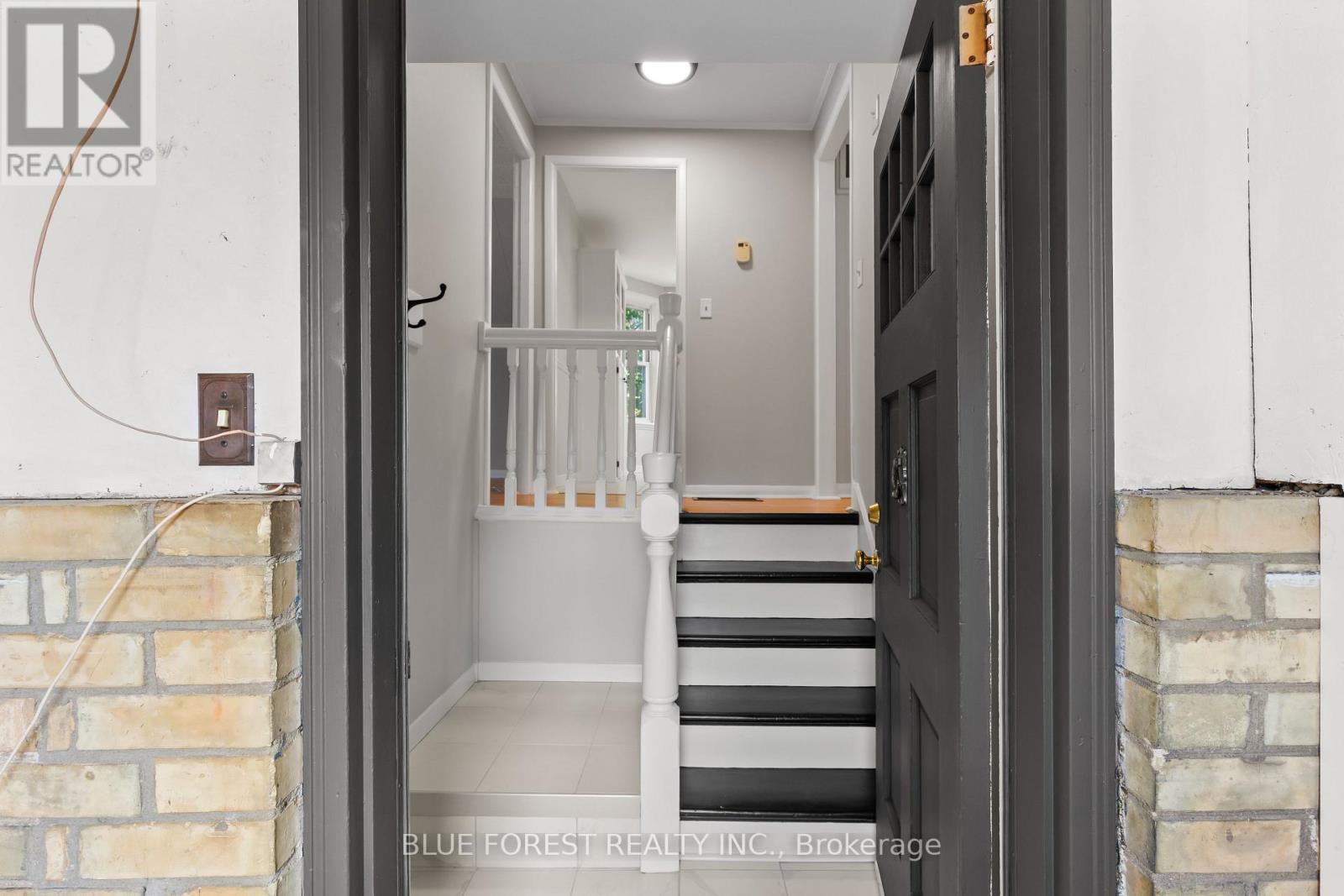 Upper - 7065 Longwoods Road, London South, Ontario  N6P 1B6 - Photo 4 - X12915524