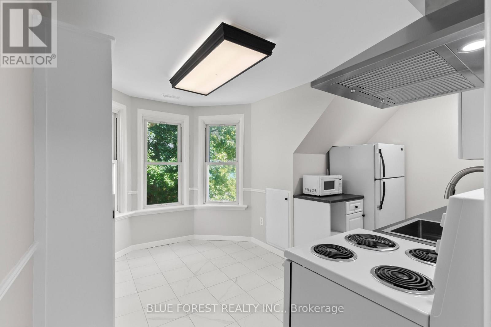 Upper - 7065 Longwoods Road, London South, Ontario  N6P 1B6 - Photo 8 - X12915524