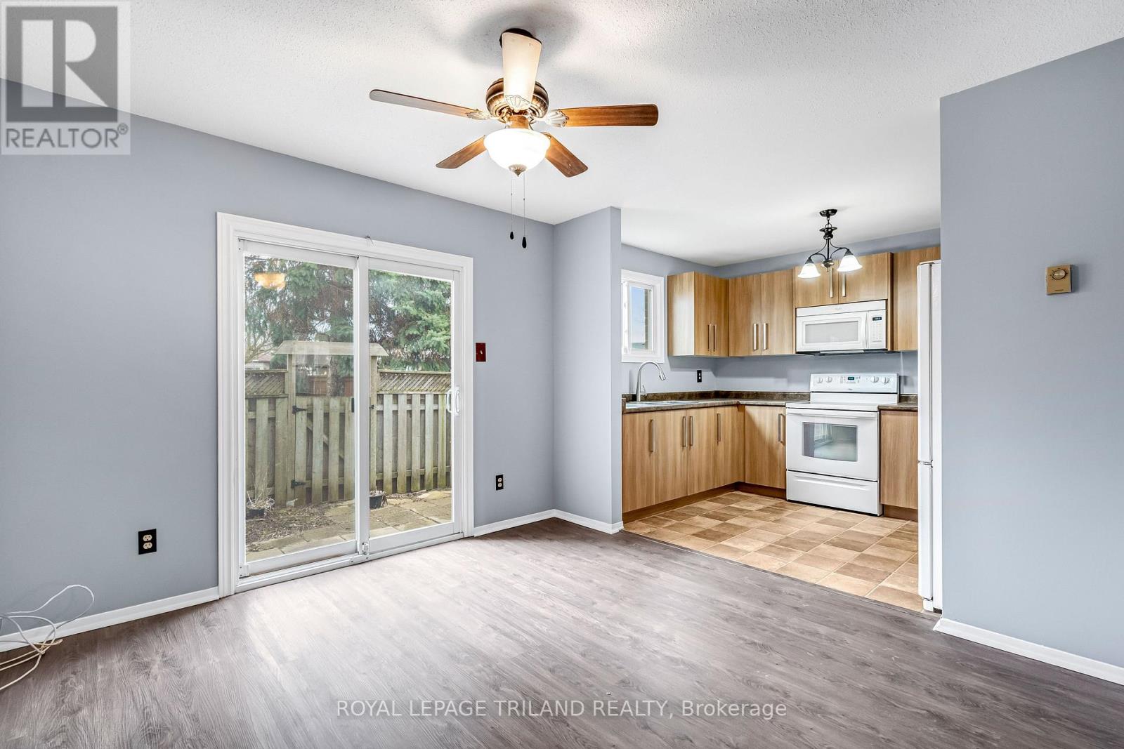 2 - 160 Conway Drive, London South, Ontario  N6E 3M4 - Photo 13 - X12915546