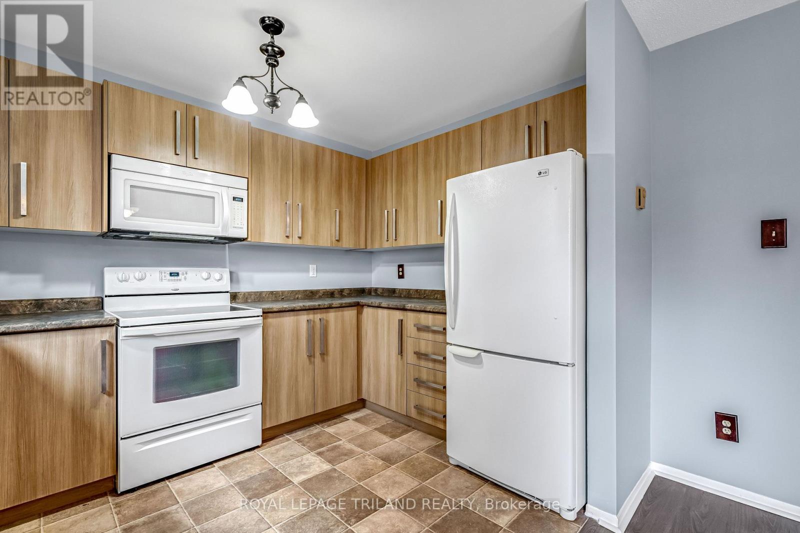 2 - 160 Conway Drive, London South, Ontario  N6E 3M4 - Photo 18 - X12915546