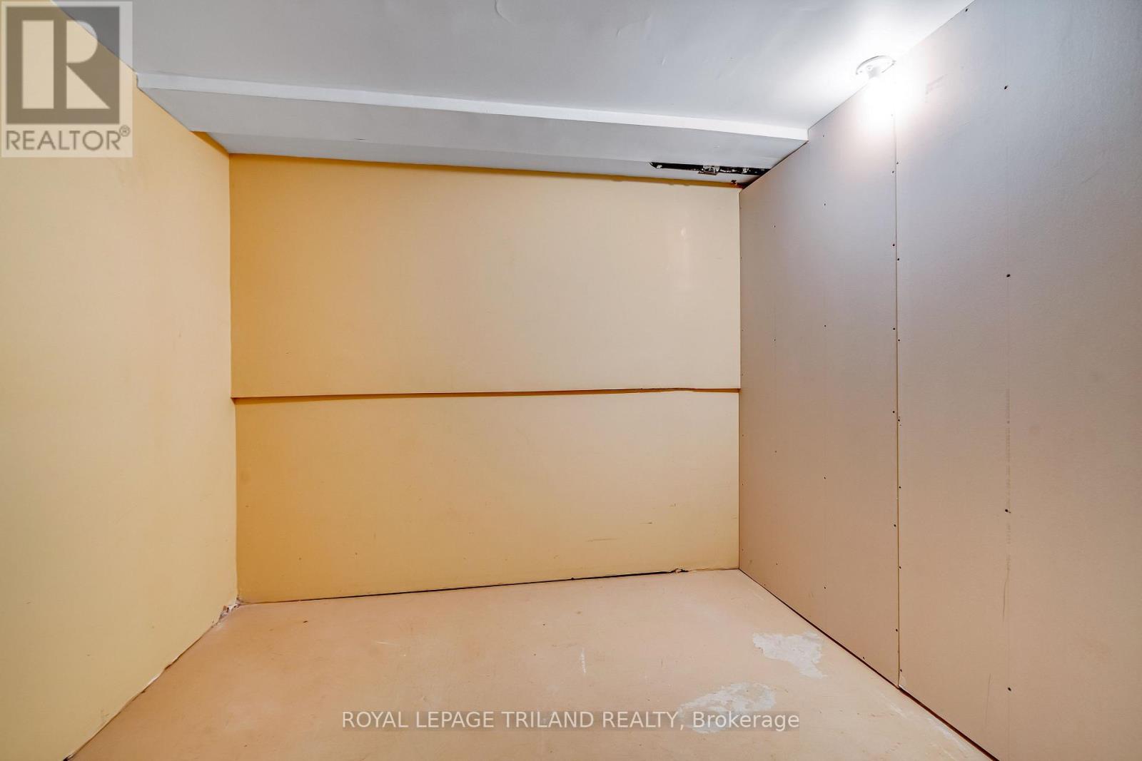 2 - 160 Conway Drive, London South, Ontario  N6E 3M4 - Photo 37 - X12915546