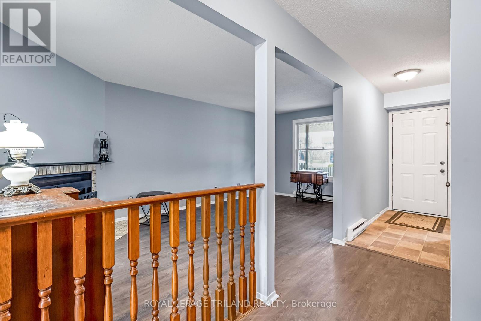2 - 160 Conway Drive, London South, Ontario  N6E 3M4 - Photo 5 - X12915546