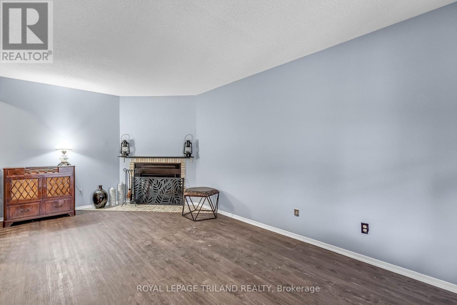 2 - 160 Conway Drive, London South, Ontario  N6E 3M4 - Photo 8 - X12915546