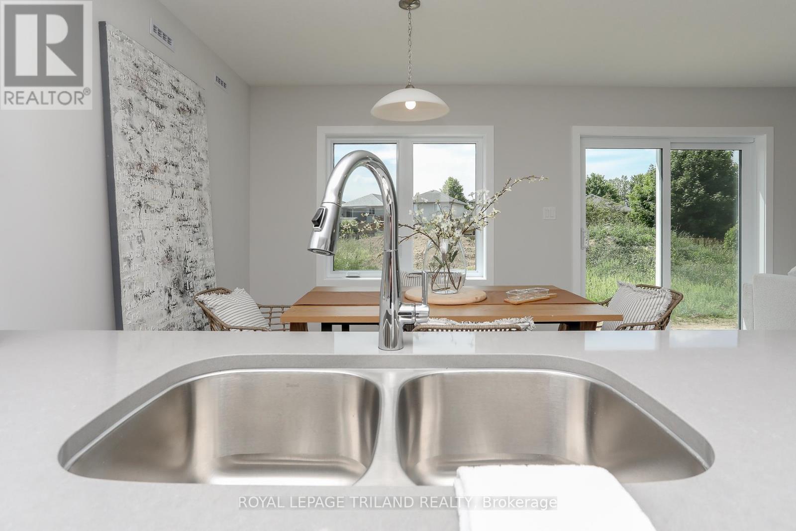 24 Harrow Lane, St. Thomas, Ontario  N5R 0P3 - Photo 13 - X12915572