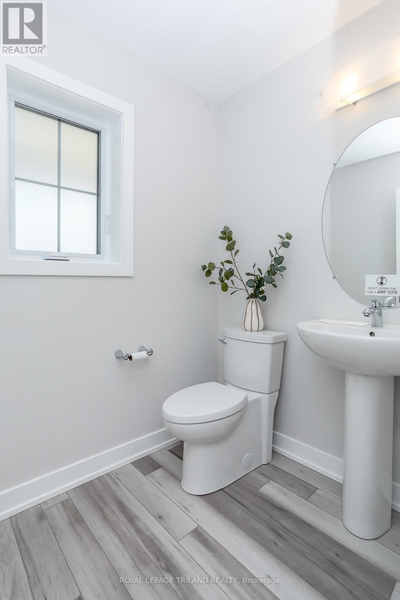 24 Harrow Lane, St. Thomas, Ontario  N5R 0P3 - Photo 31 - X12915572