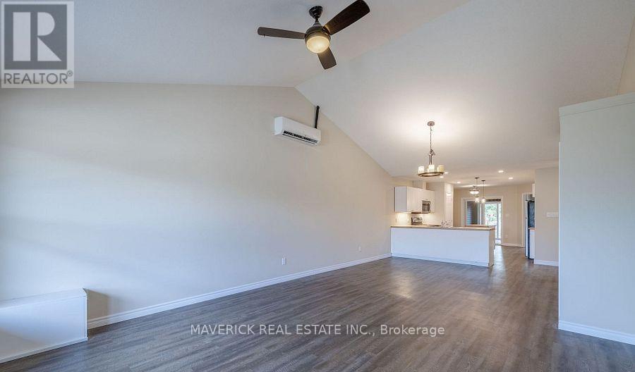 703 Regent Street, Strathroy-Caradoc, Ontario  N0L 1W0 - Photo 3 - X12915610