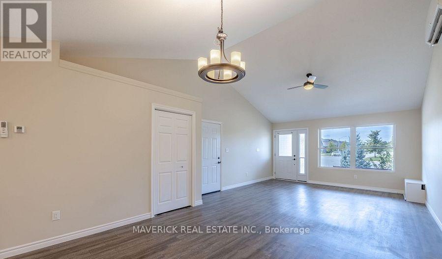 703 Regent Street, Strathroy-Caradoc, Ontario  N0L 1W0 - Photo 4 - X12915610