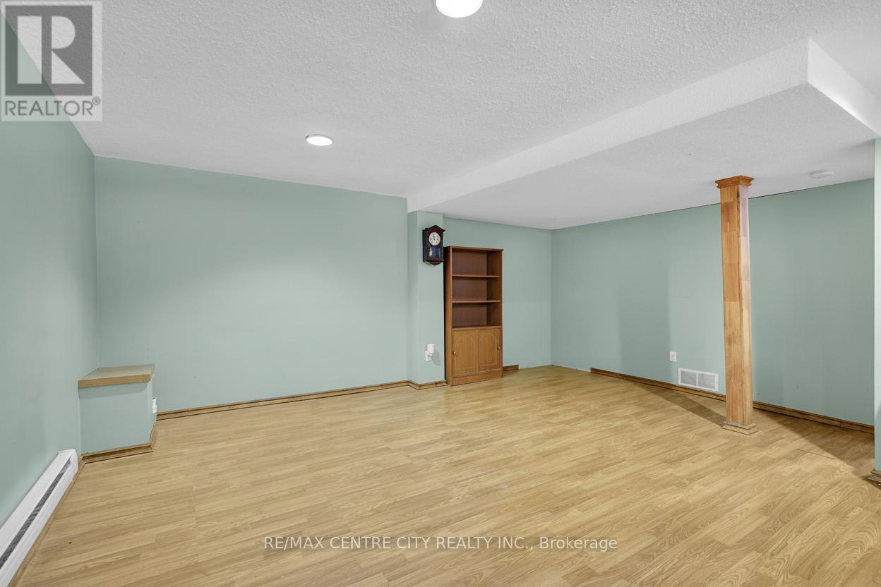 55 Mohegan Crescent, London East, Ontario  N5V 2X7 - Photo 19 - X12915632