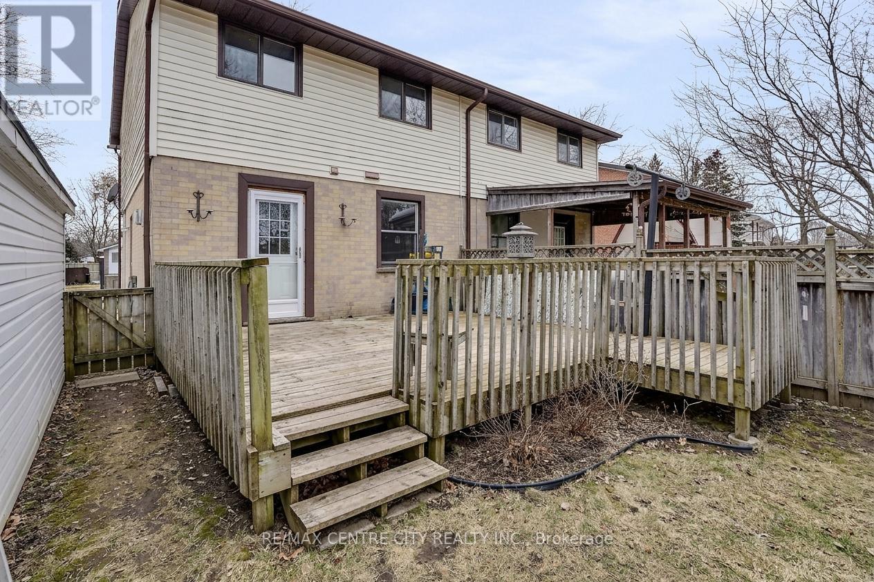 55 Mohegan Crescent, London East, Ontario  N5V 2X7 - Photo 22 - X12915632