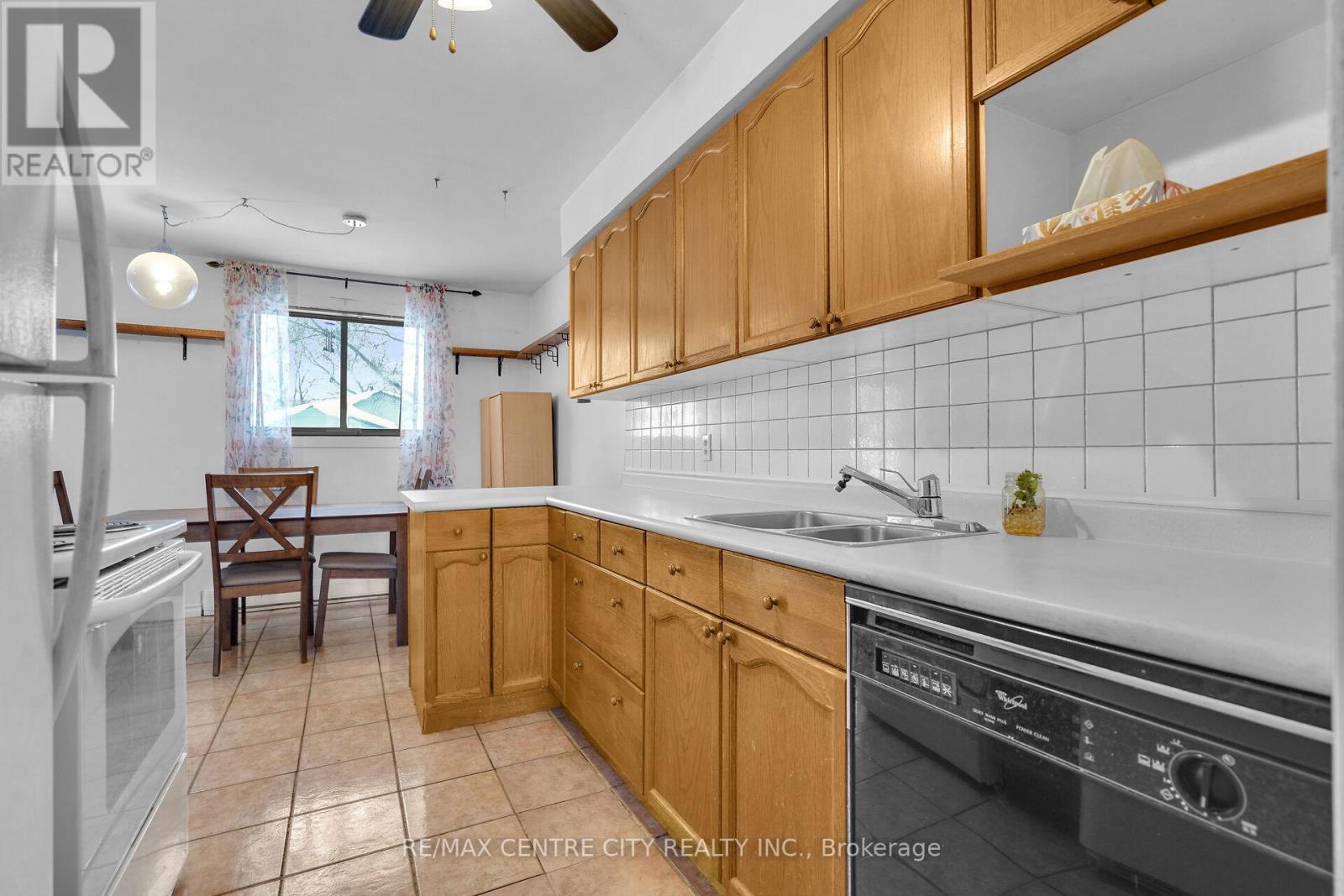 55 Mohegan Crescent, London East, Ontario  N5V 2X7 - Photo 7 - X12915632