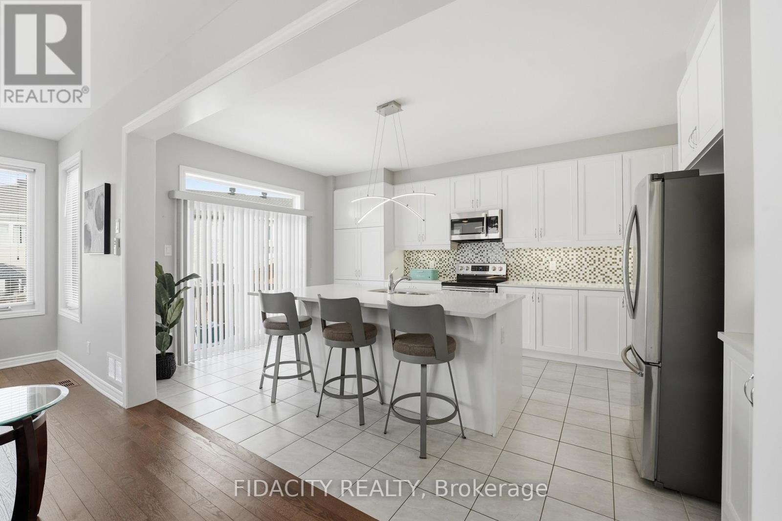 16 Sweetbay Circle, Ottawa, Ontario  K2S 0W8 - Photo 11 - X12915520