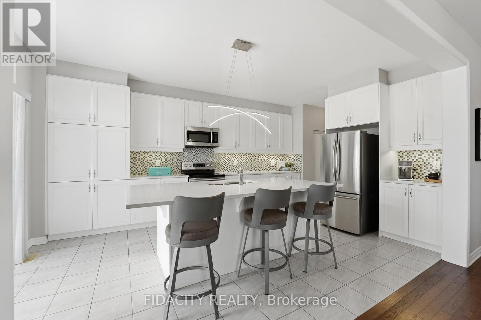 16 Sweetbay Circle, Ottawa, Ontario  K2S 0W8 - Photo 12 - X12915520