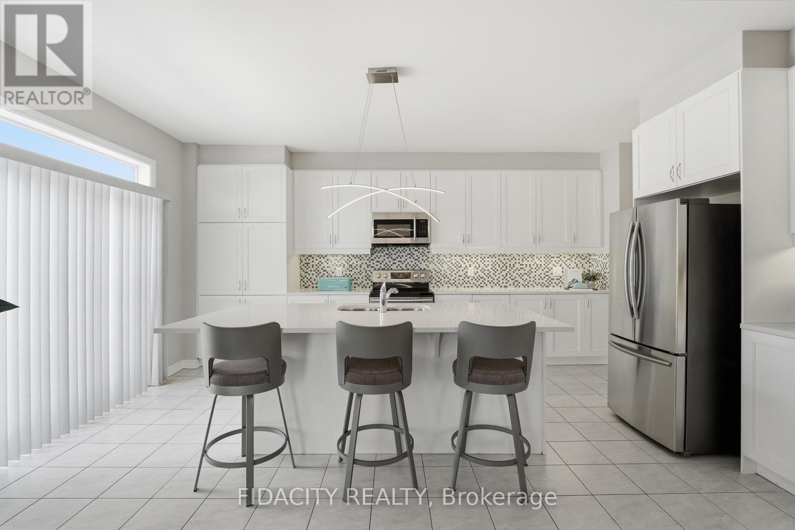 16 Sweetbay Circle, Ottawa, Ontario  K2S 0W8 - Photo 13 - X12915520