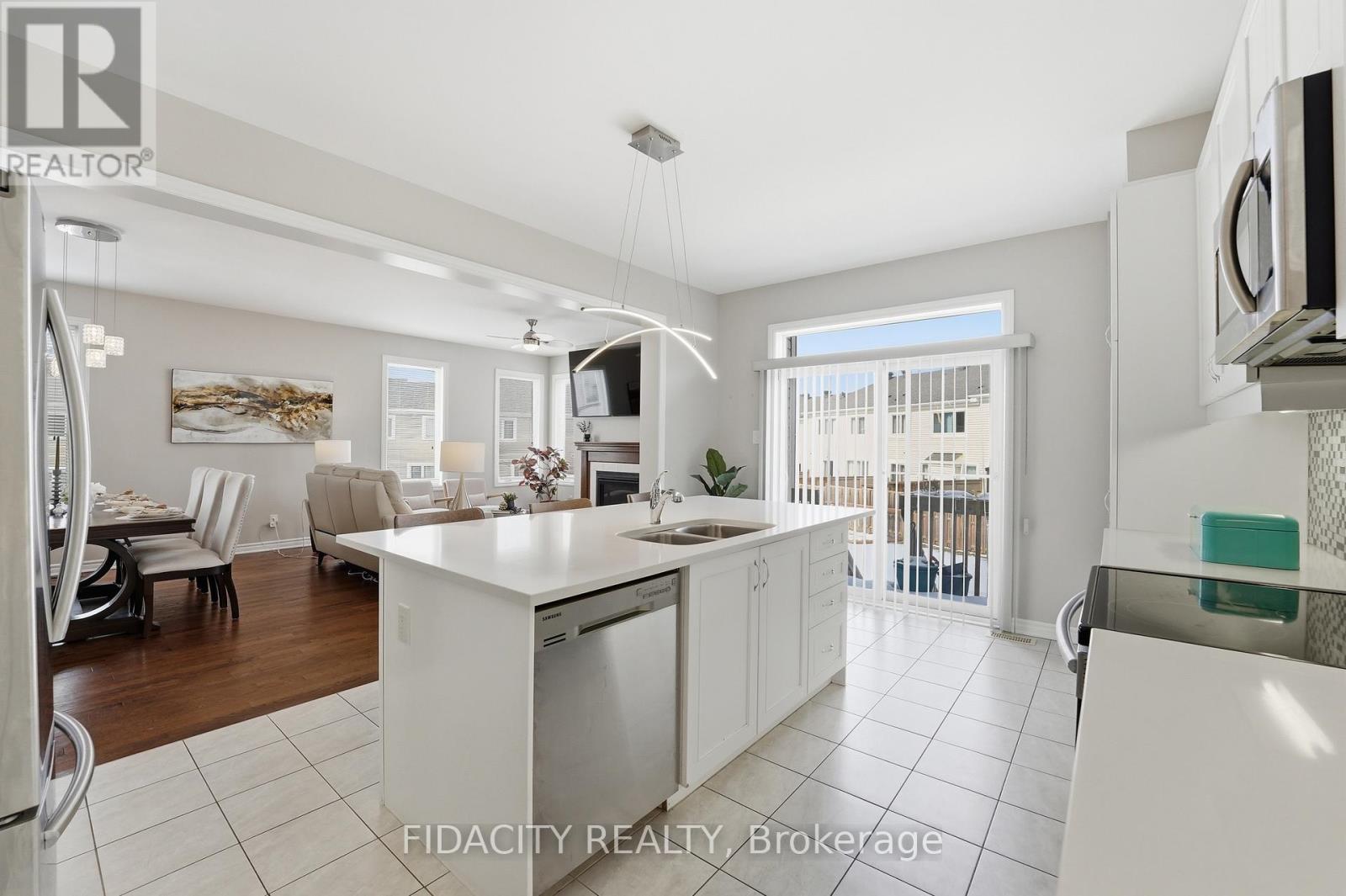 16 Sweetbay Circle, Ottawa, Ontario  K2S 0W8 - Photo 15 - X12915520