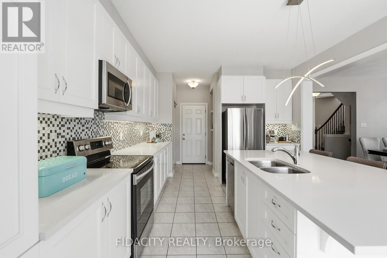 16 Sweetbay Circle, Ottawa, Ontario  K2S 0W8 - Photo 17 - X12915520