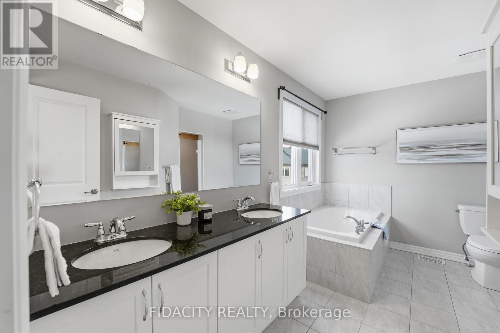 16 Sweetbay Circle, Ottawa, Ontario  K2S 0W8 - Photo 23 - X12915520