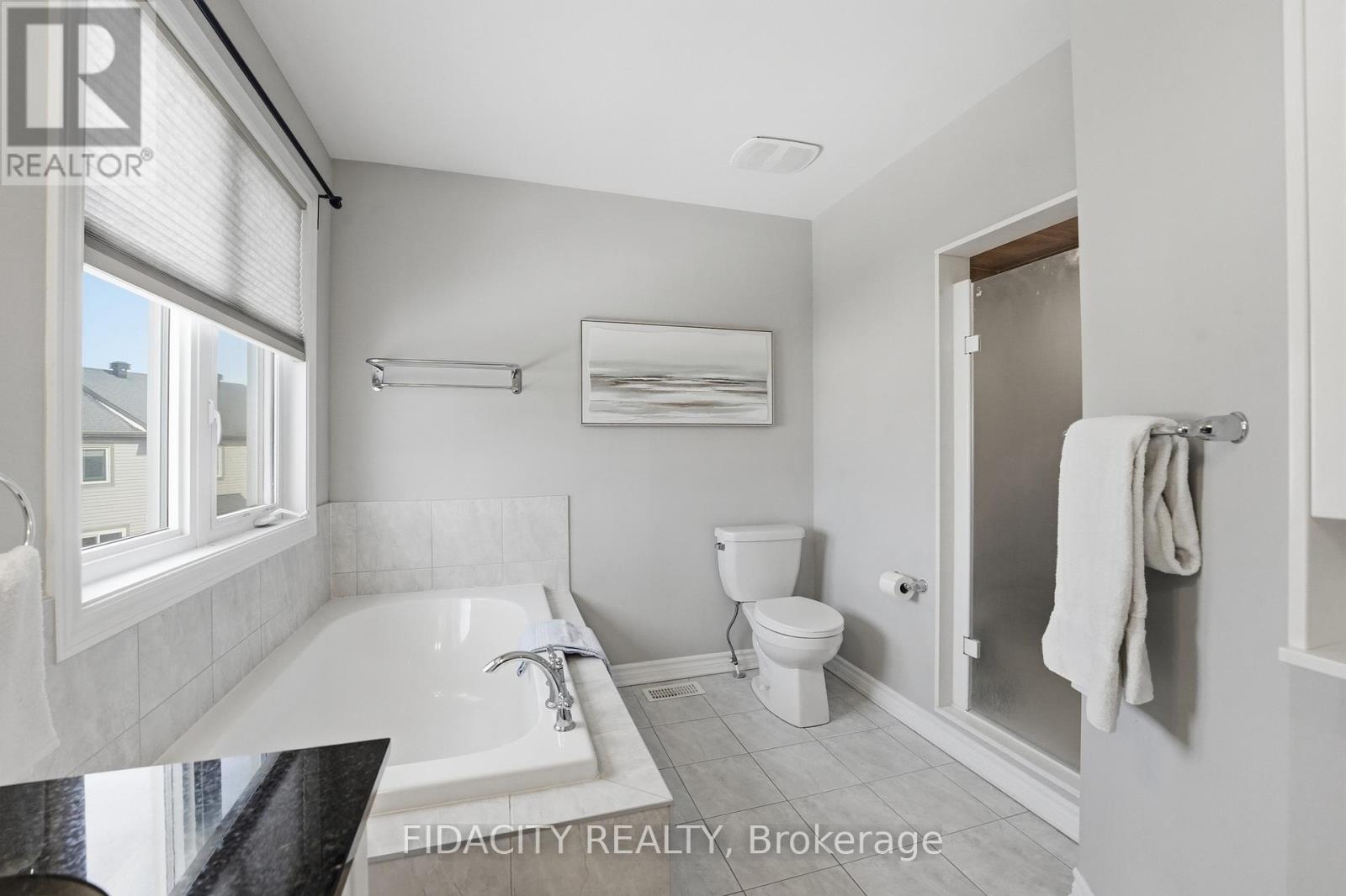 16 Sweetbay Circle, Ottawa, Ontario  K2S 0W8 - Photo 24 - X12915520