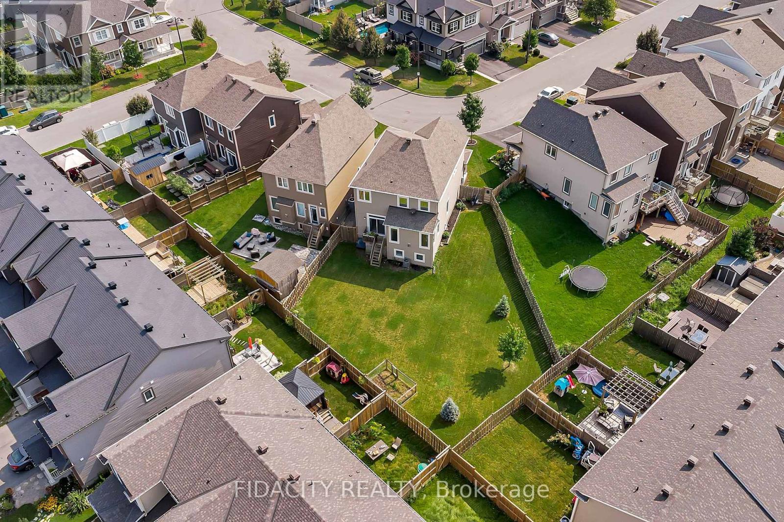 16 Sweetbay Circle, Ottawa, Ontario  K2S 0W8 - Photo 3 - X12915520