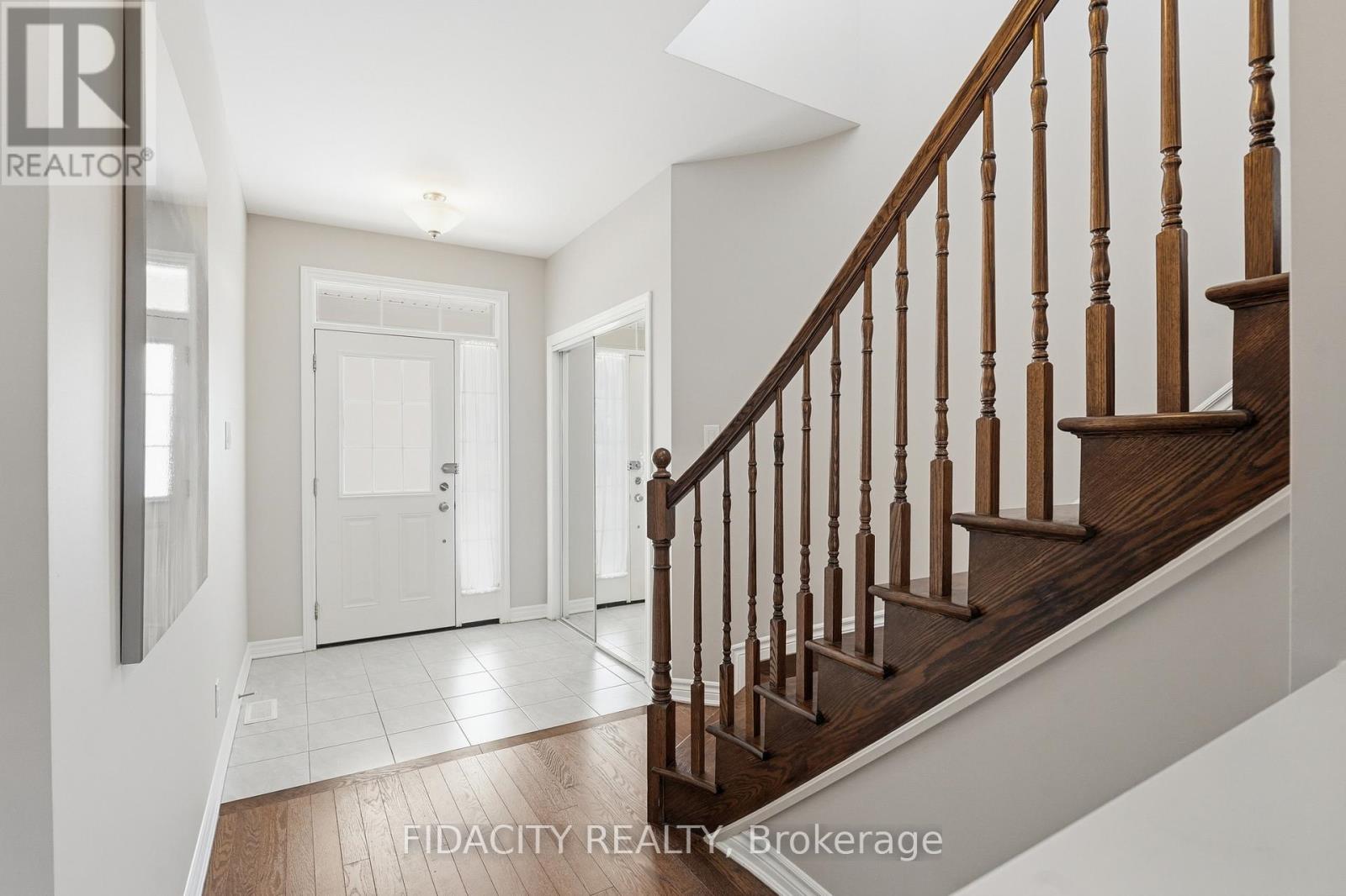 16 Sweetbay Circle, Ottawa, Ontario  K2S 0W8 - Photo 4 - X12915520