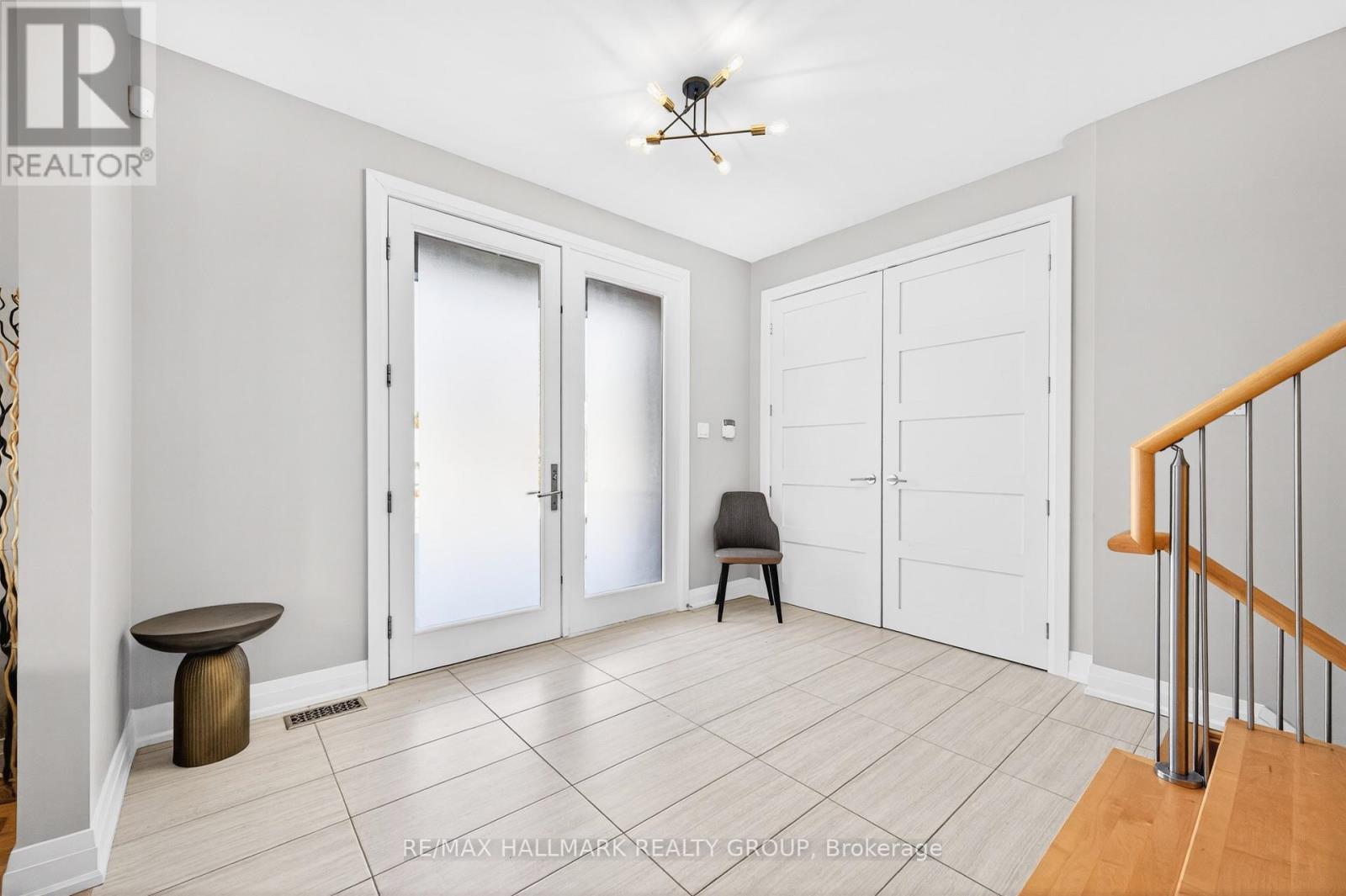 114 Rita Avenue, Ottawa, Ontario  K2G 2H3 - Photo 2 - X12915540