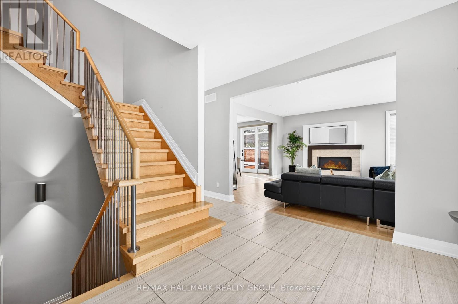 114 Rita Avenue, Ottawa, Ontario  K2G 2H3 - Photo 3 - X12915540