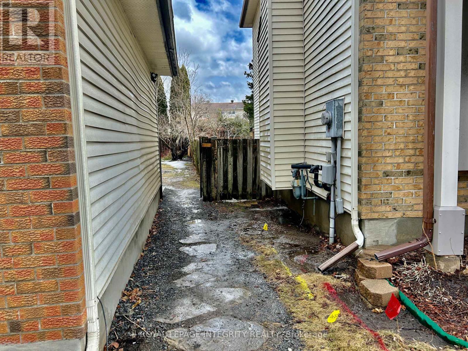 A - 1843 Prestwick Drive, Ottawa, Ontario  K1E 2R7 - Photo 2 - X12915542