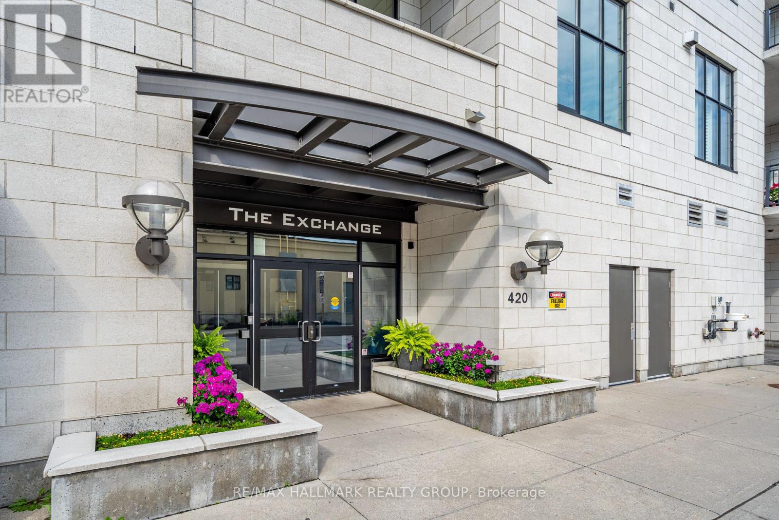 206 - 420 Berkley Avenue, Ottawa, Ontario  K2A 4H5 - Photo 2 - X12915584