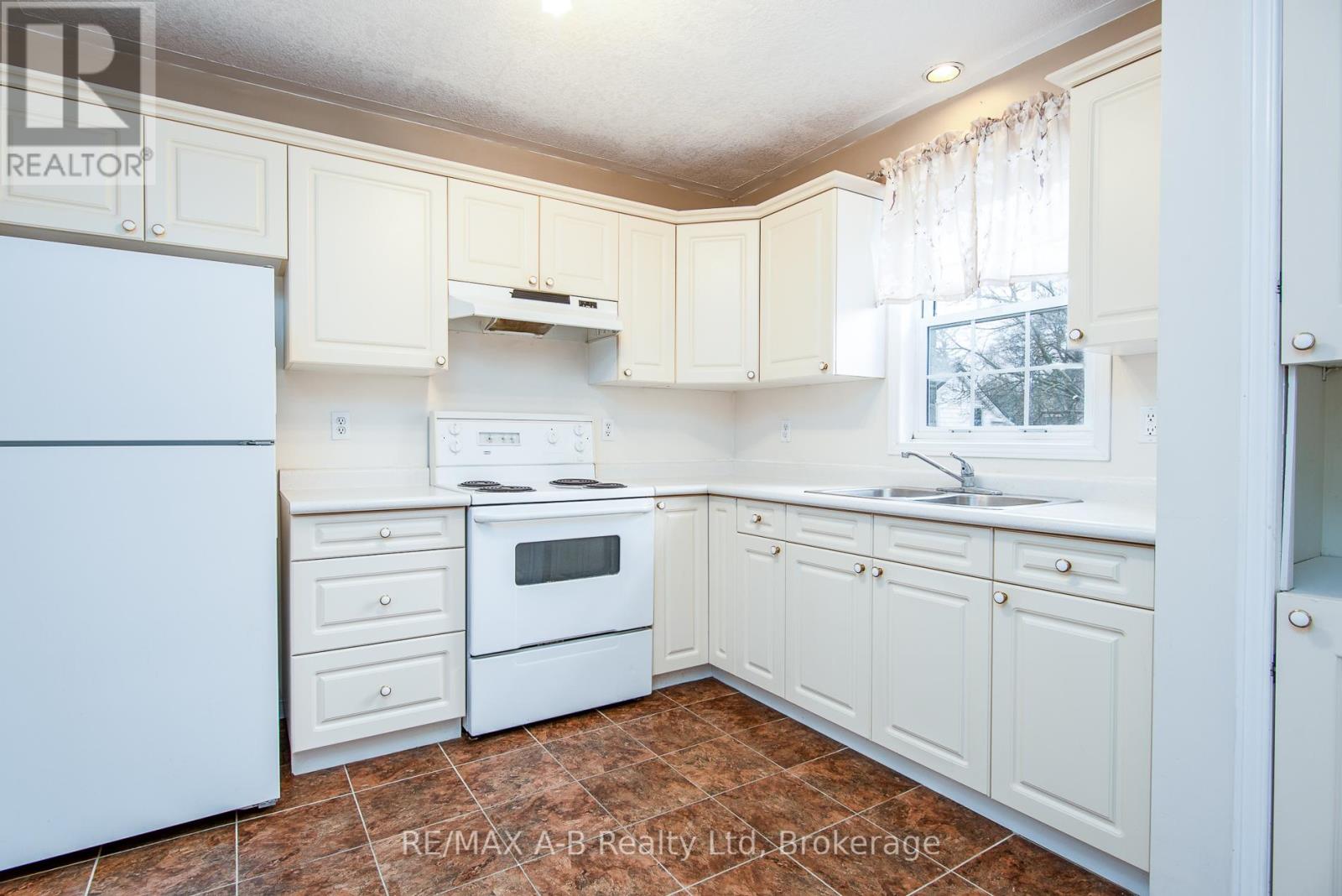 209 Jacob Street, Wilmot, Ontario  N3A 1C5 - Photo 25 - X12915160