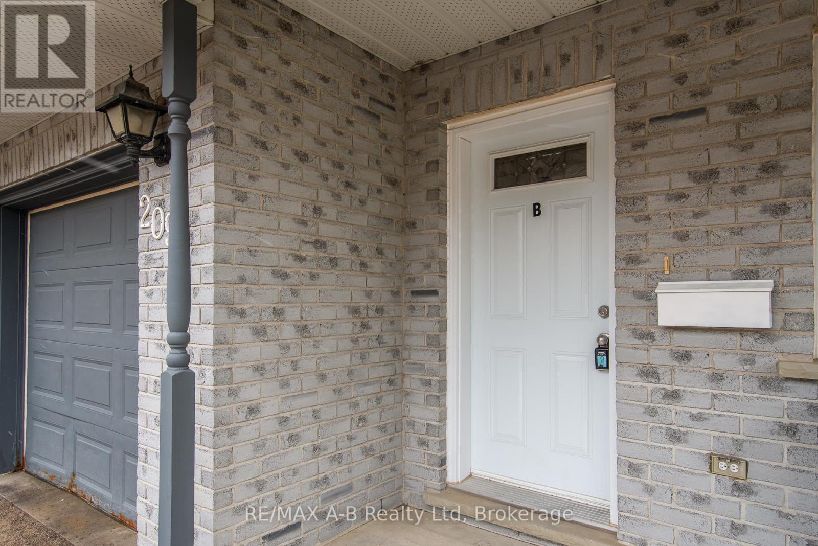 209 Jacob Street, Wilmot, Ontario  N3A 1C5 - Photo 2 - X12915160