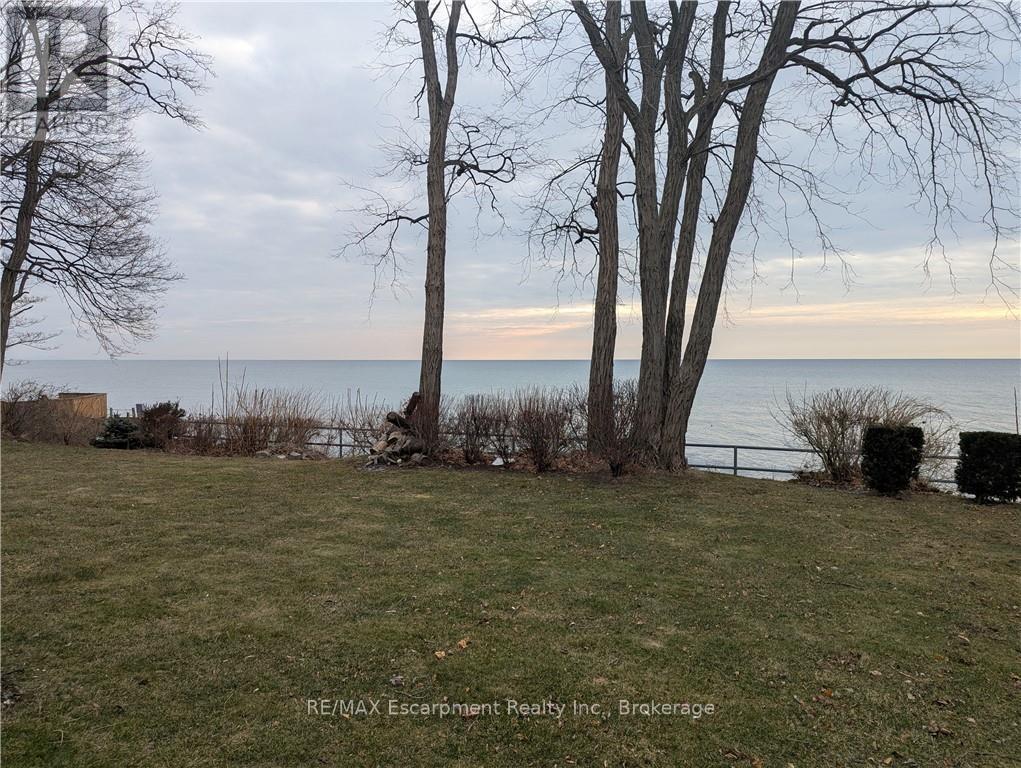3346 Lakeshore Road W, Oakville, Ontario  L6L 6S6 - Photo 2 - W12915628