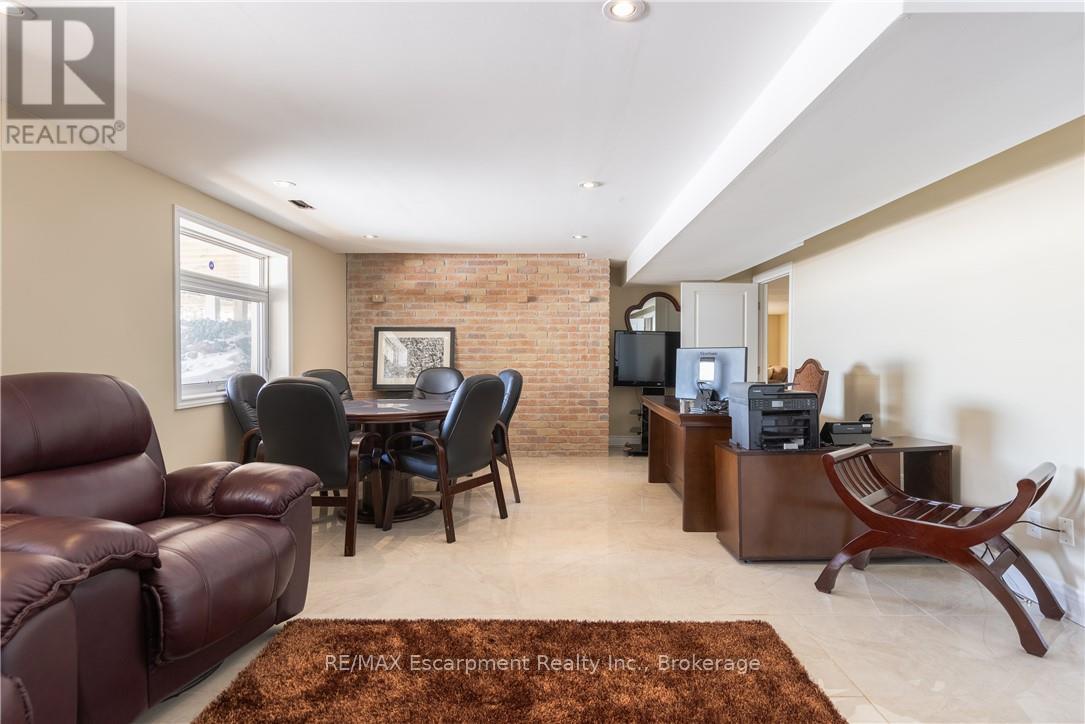 3346 Lakeshore Road W, Oakville, Ontario  L6L 6S6 - Photo 21 - W12915628