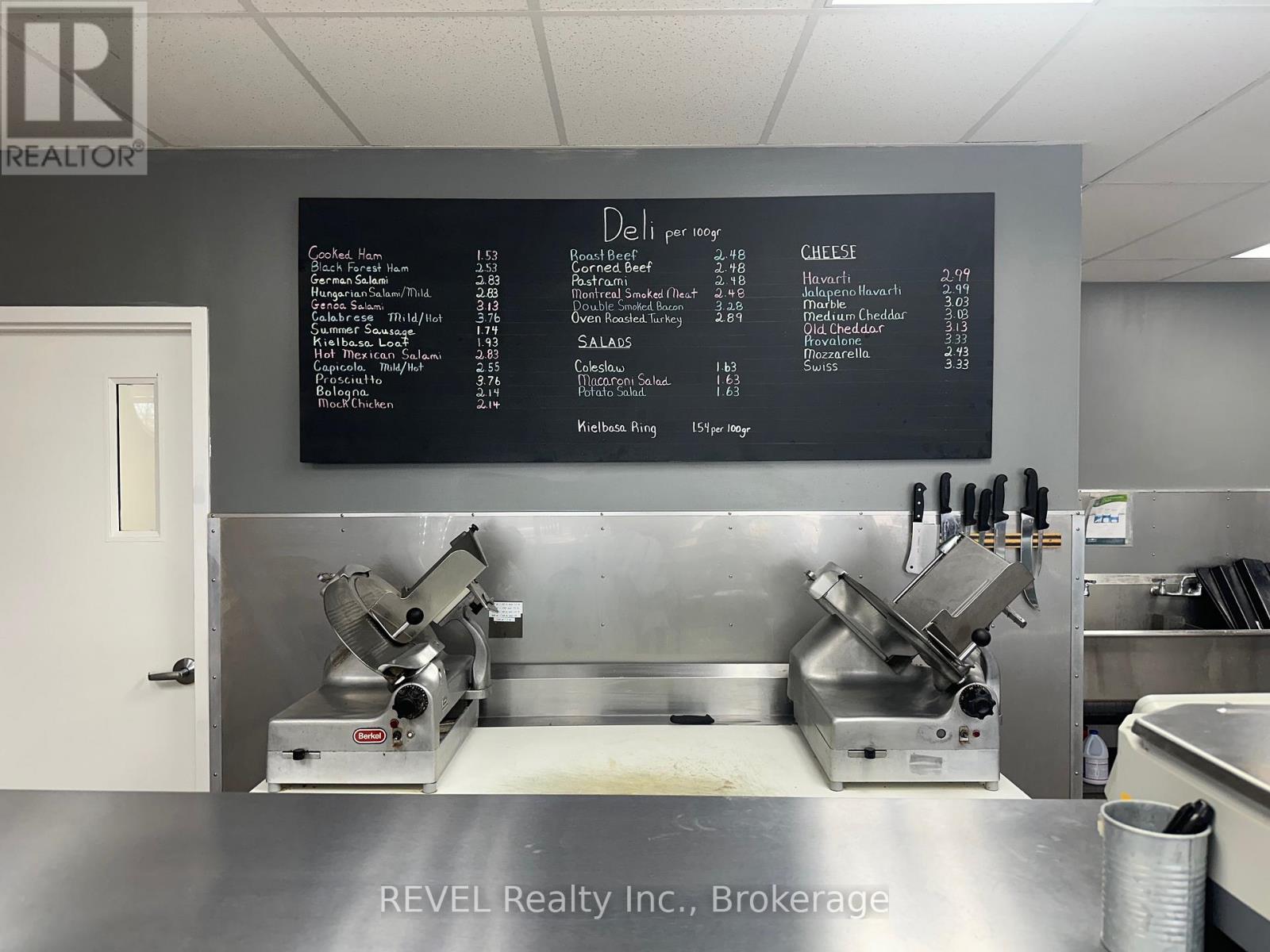 224 Lakeport Road, St. Catharines, Ontario  L2N 4R5 - Photo 3 - X12915514