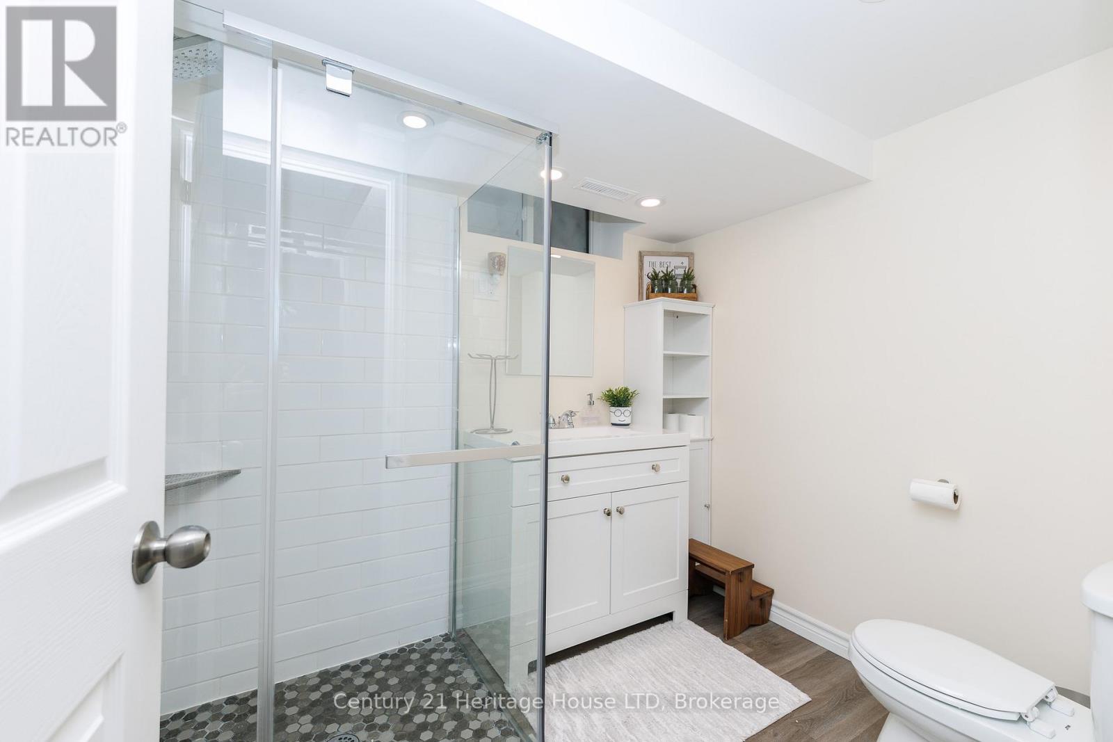 211 Grantham Avenue, St. Catharines, Ontario  L2M 4Z1 - Photo 22 - X12915604