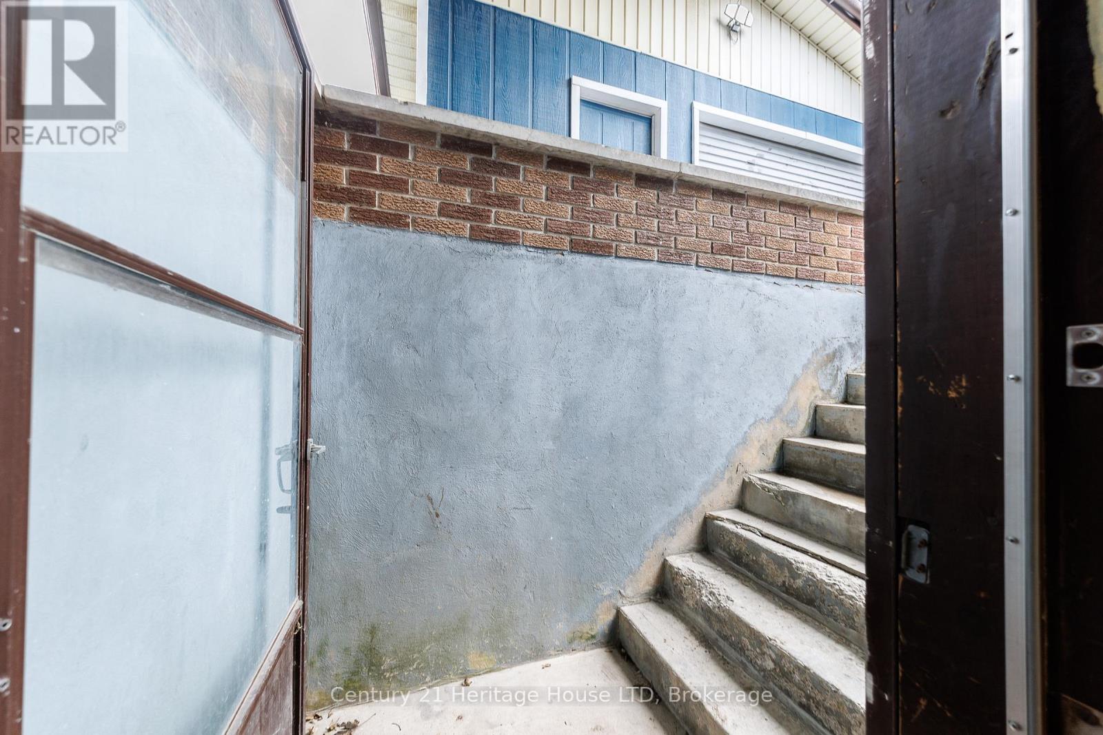 211 Grantham Avenue, St. Catharines, Ontario  L2M 4Z1 - Photo 23 - X12915604