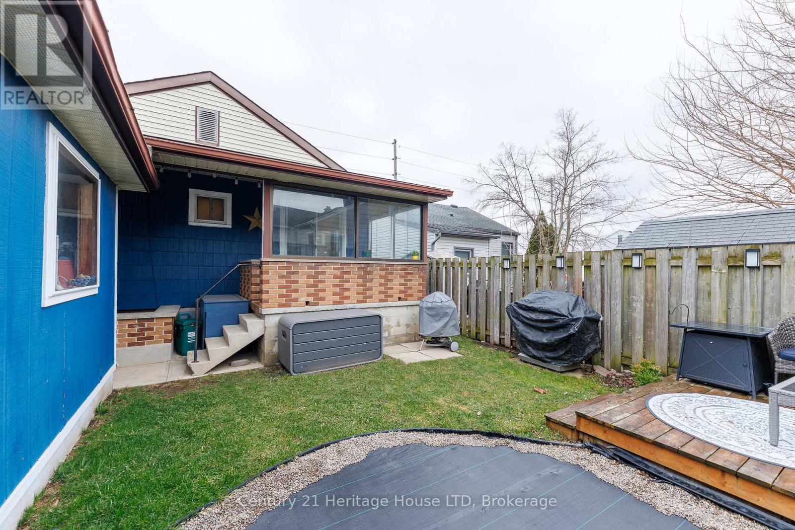 211 Grantham Avenue, St. Catharines, Ontario  L2M 4Z1 - Photo 24 - X12915604