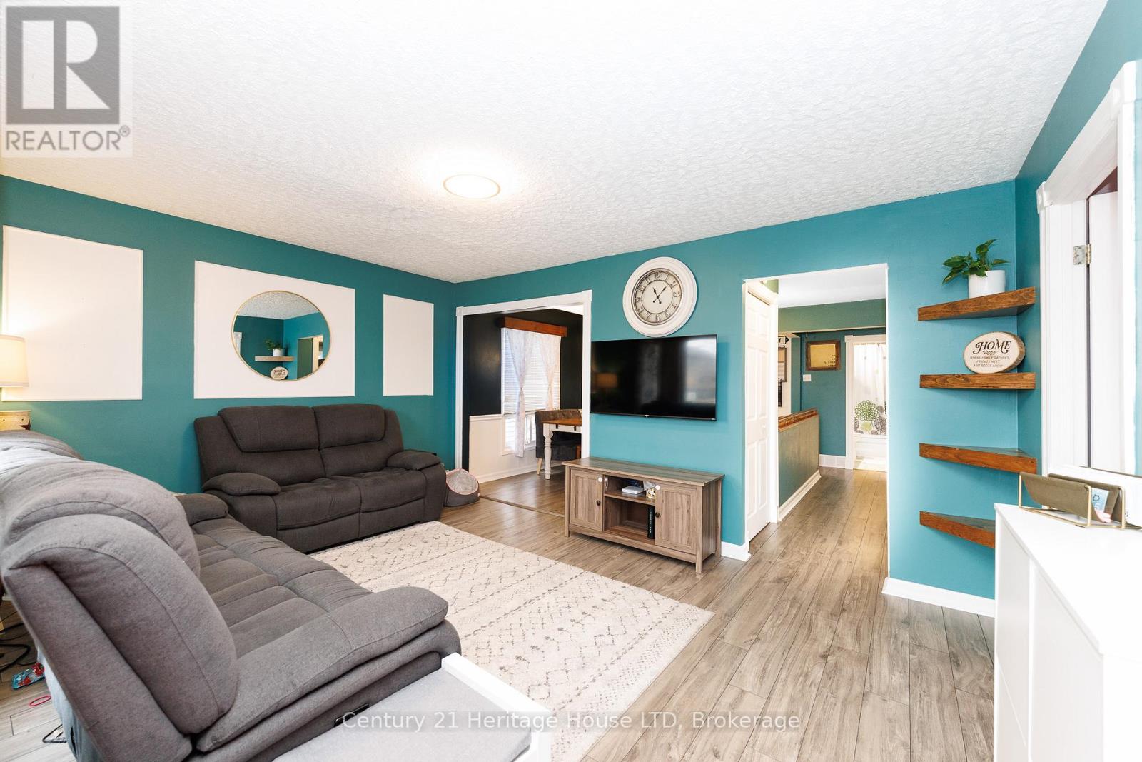 211 Grantham Avenue, St. Catharines, Ontario  L2M 4Z1 - Photo 3 - X12915604