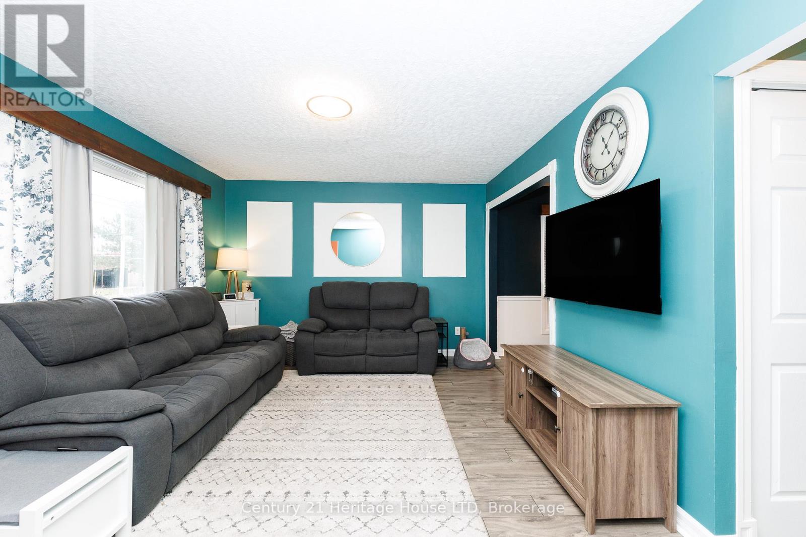 211 Grantham Avenue, St. Catharines, Ontario  L2M 4Z1 - Photo 4 - X12915604