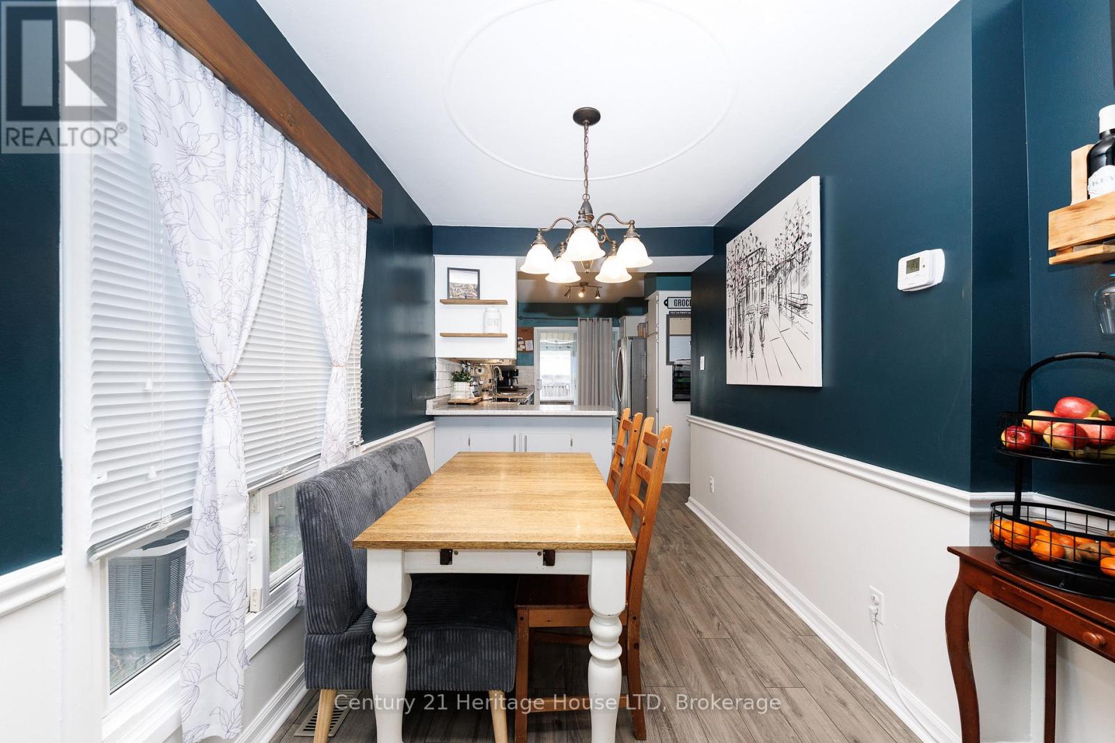 211 Grantham Avenue, St. Catharines, Ontario  L2M 4Z1 - Photo 6 - X12915604