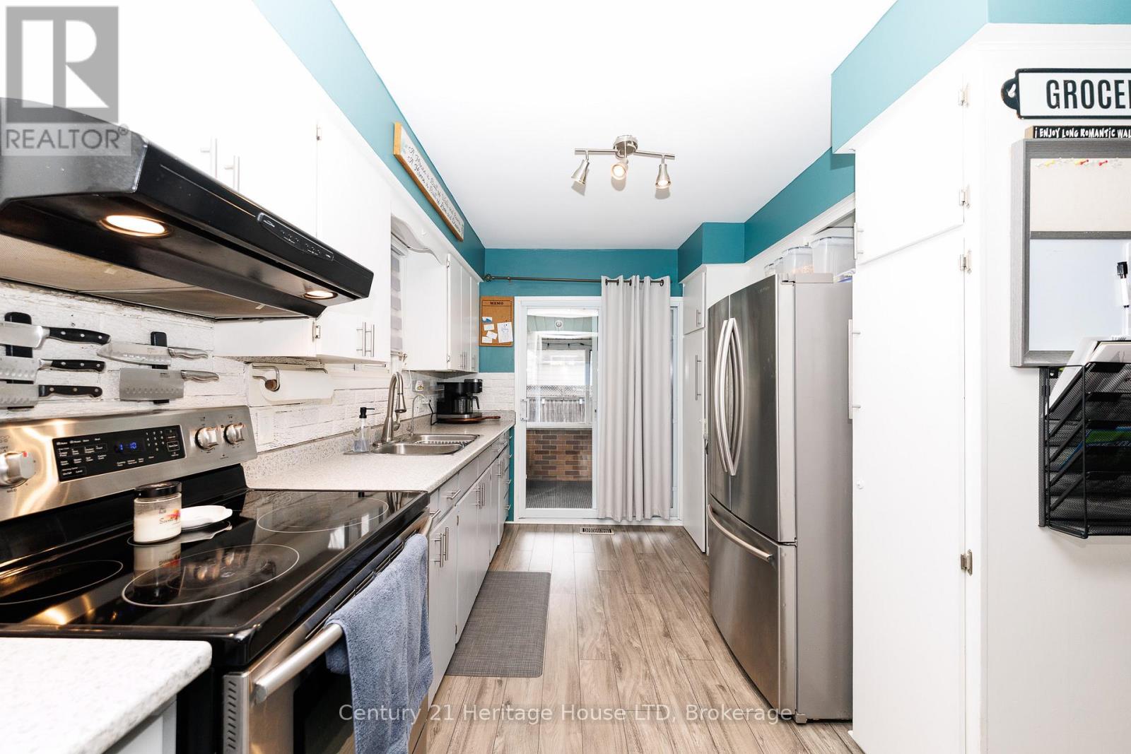 211 Grantham Avenue, St. Catharines, Ontario  L2M 4Z1 - Photo 8 - X12915604